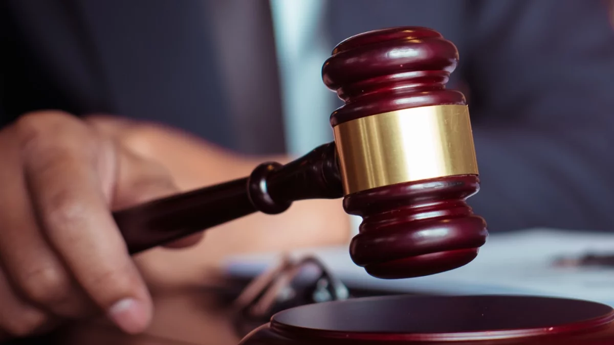 Skuter, samochody i domy pod młotek. Licytacje komornicze w Piotrkowie i regionie