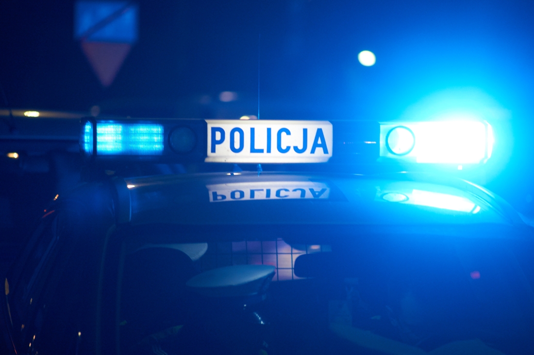 Policjant z KPP Bełchatów usłyszał głośny huk. Natychmiast ruszył za uciekinierem - Zdjęcie główne