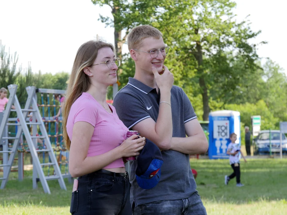 Weekendowe spotkania w gminie Szczerców. Była piłka nożna, dobre jedzenie i zabawy dla dzieci [FOTO] - Zdjęcie główne