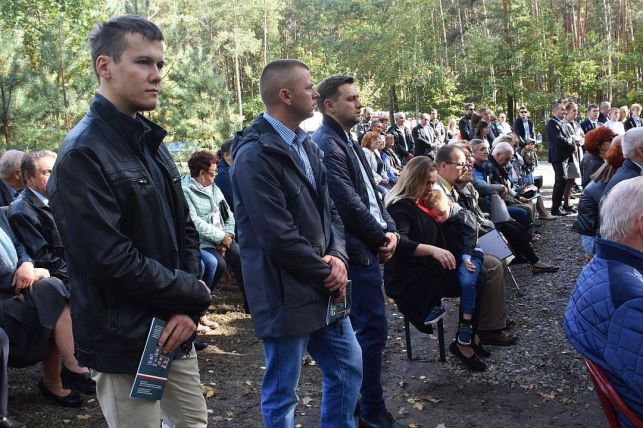 Stanął pomnik, upamiętniający zamordowanych cywilów [FOTO] - Zdjęcie główne