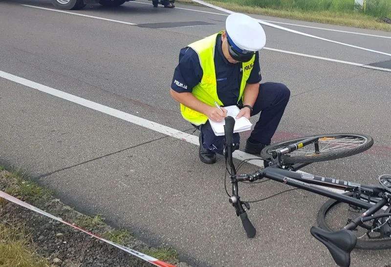 Osobówka potrąciła rowerzystę na alei Włókniarzy. Jak doszło do wypadku? - Zdjęcie główne