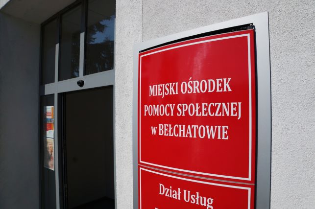 Punkt bełchatowskiego MOPS-u zlikwidowany. Sprawdź, gdzie można złożyć wniosek o 500+ i inne świadczenia - Zdjęcie główne