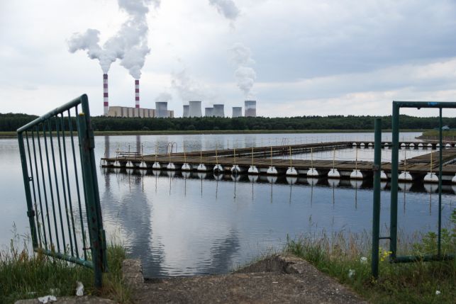 Zniszczone molo i zarośnięte kąpielisko na Słoku wciąż straszą. PGE podjęło decyzję w tej sprawie [FOTO] - Zdjęcie główne