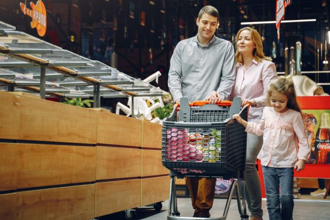 Wpuścił za dużo osób do bełchatowskiego marketu. Sanepid wymierzył menedżerowi 10 tys. zł kary! - Zdjęcie główne