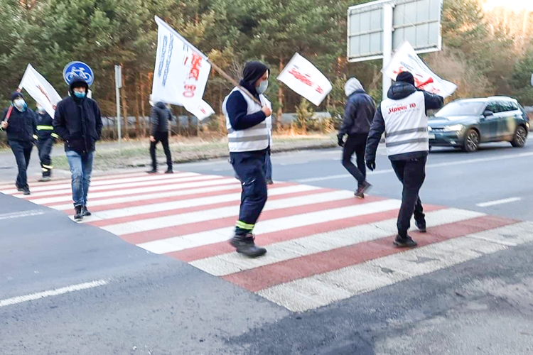 Pracownicy Betransu zablokowali drogę na kopalnię. Pojawiła się szansa na przełom?  - Zdjęcie główne