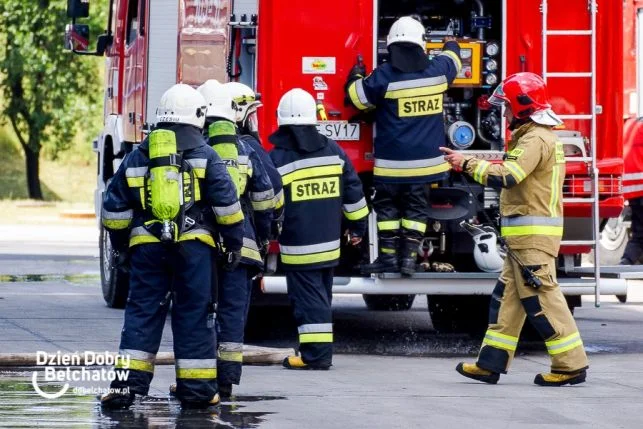 Strażacy wezwani do pożaru w pobliżu kopalnianej odkrywki. Zapaliła się koparka - Zdjęcie główne