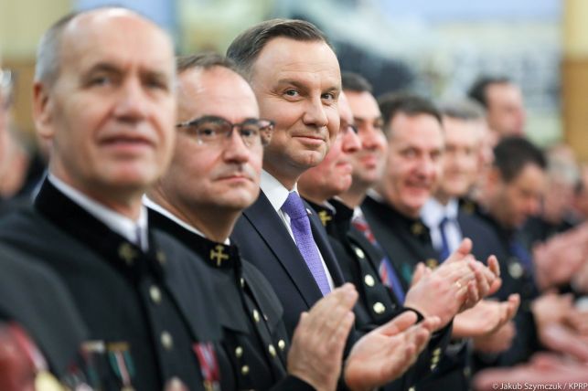 Prezydent Andrzej Duda wraz z górnikami/Fot. Jakub Szymczuk