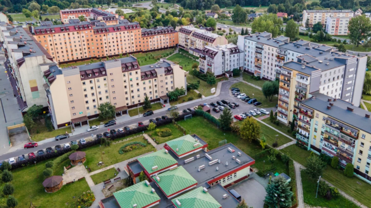 AI wybiera najgorsze miejsca do życia w Łódzkiem. Tu rodzinom może nie być najlepiej
