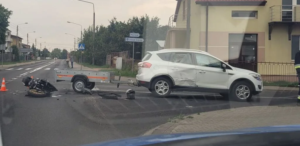 Motocyklista zderzył się z osobówką. Ranny nastoletni kierowca jednośladu - Zdjęcie główne