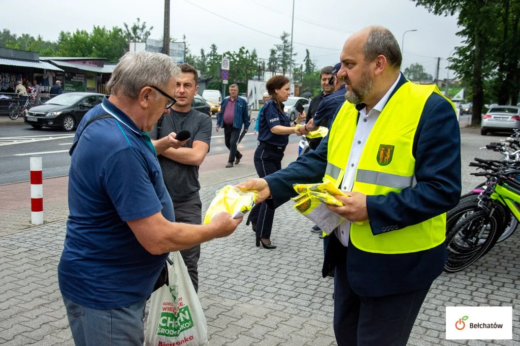 Wiceprezydent i komendant policji pojawili się na Wojska Polskiego. Czym zaskoczyli mieszkańców? [FOTO] - Zdjęcie główne