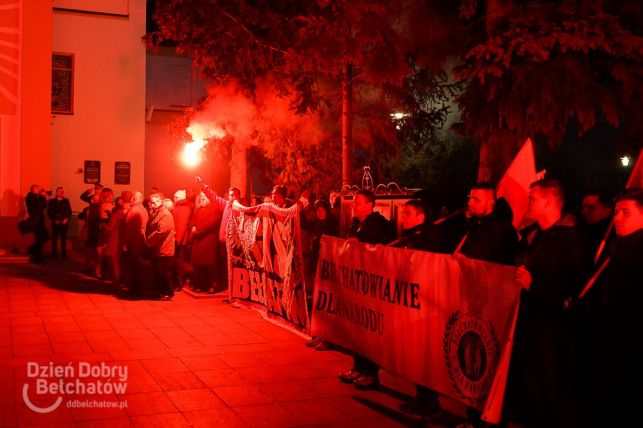 Przemaszerowali w świetle rac. ''Armio wyklęta, Bełchatów o was pamięta!'' [FOTO][FILM] - Zdjęcie główne