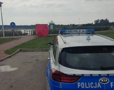 Kąpiel w zbiorniku zakończyła się tragicznie. Służby ratunkowe wyłowiły ciało mężczyzny - Zdjęcie główne