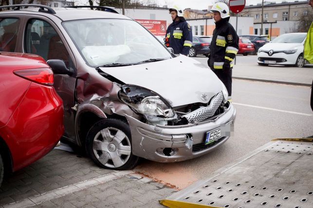 Zderzenie na Bawełnianej. Uszkodzone cztery samochody [FOTO] - Zdjęcie główne