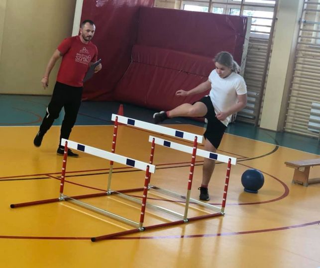 Pierwsza pomoc i bieg przez płotki - zawody sportowo - medyczne w Kurnosie Drugim [FOTO] - Zdjęcie główne