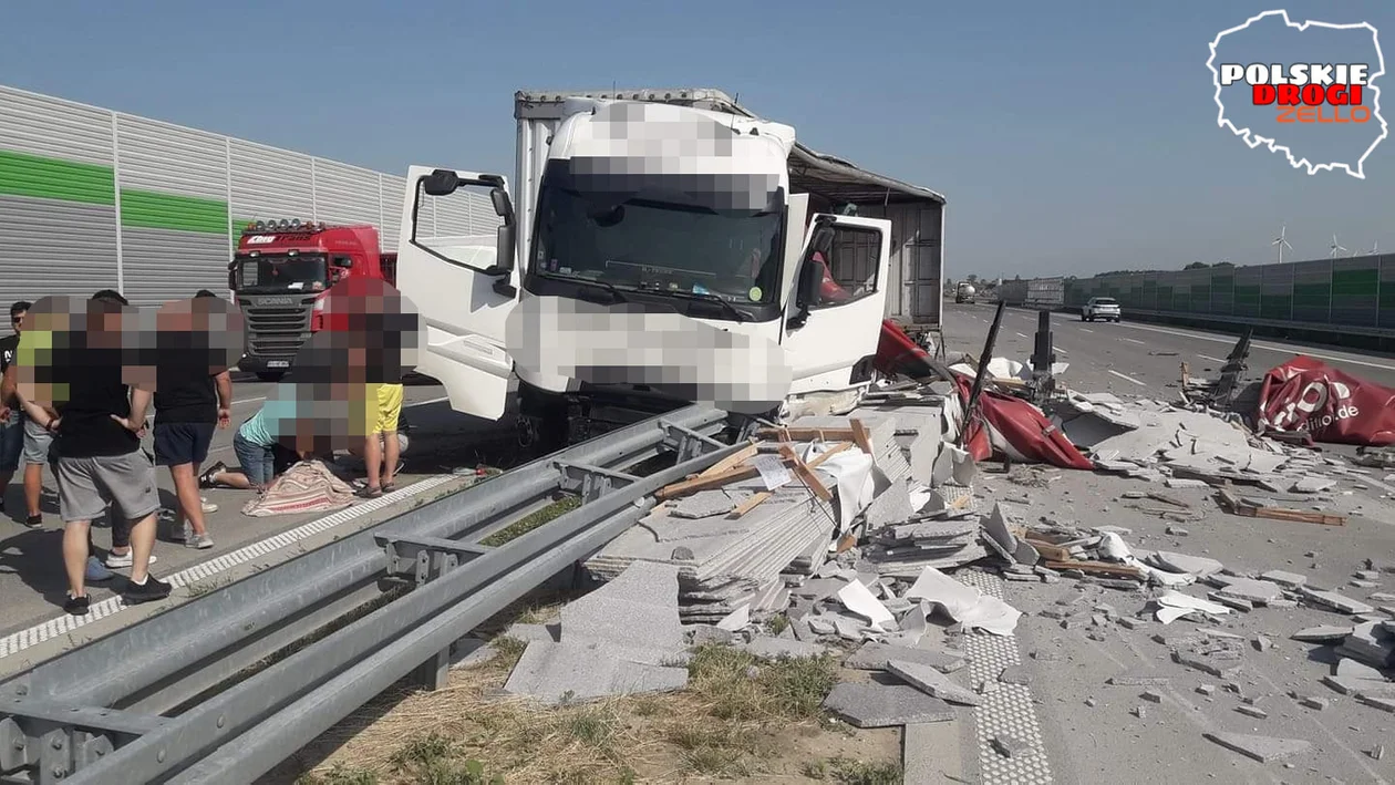 Czarny piątek na drogach w regionie. Kierowca TIRa nie żyje [FOTO] - Zdjęcie główne