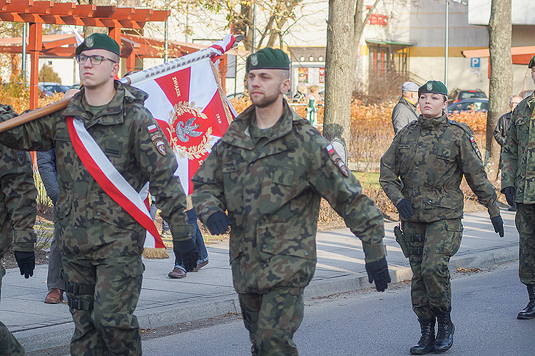 Obchody Święta Niepodległości w Bełchatowie. Były kwiaty, nabożeństwo i apel poległych [FOTO] - Zdjęcie główne