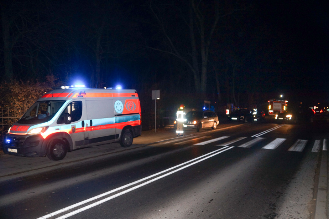 Kobieta wjechała seatem w peugeota na Czaplinieckiej. Policja i karetka pogotowia na miejscu [FOTO] - Zdjęcie główne