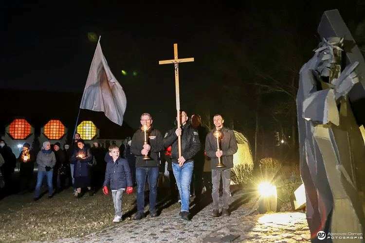 Wojownicy Maryi na Drodze Krzyżowej. Relikwie świętego i modlitwa w intencji ojczyzny [FOTO] - Zdjęcie główne