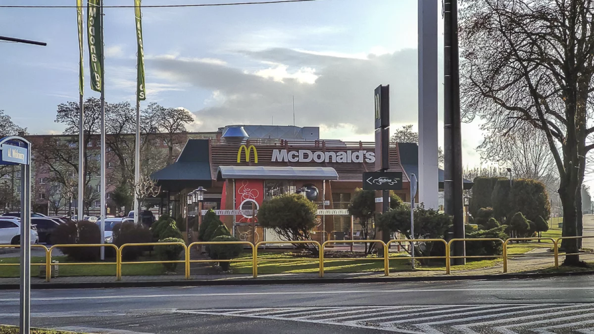 Pluton chemiczny w McDonaldzie. Ewakuacja w restauracji - Zdjęcie główne