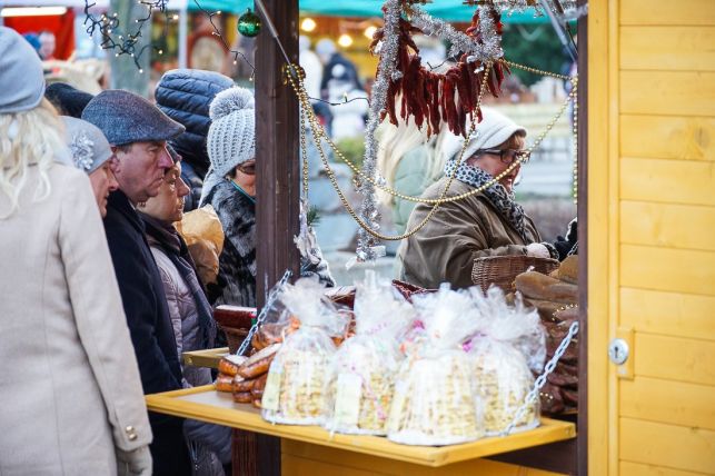 Jarmark świąteczny. W Bełchatowie zapachniało Bożym Narodzeniem [FOTO][FILM]  - Zdjęcie główne