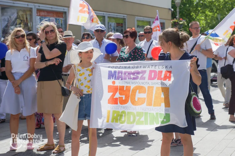 Marsz dla Życia i Rodziny. Bełchatowianie przeszli ulicami miasta [FOTO] - Zdjęcie główne