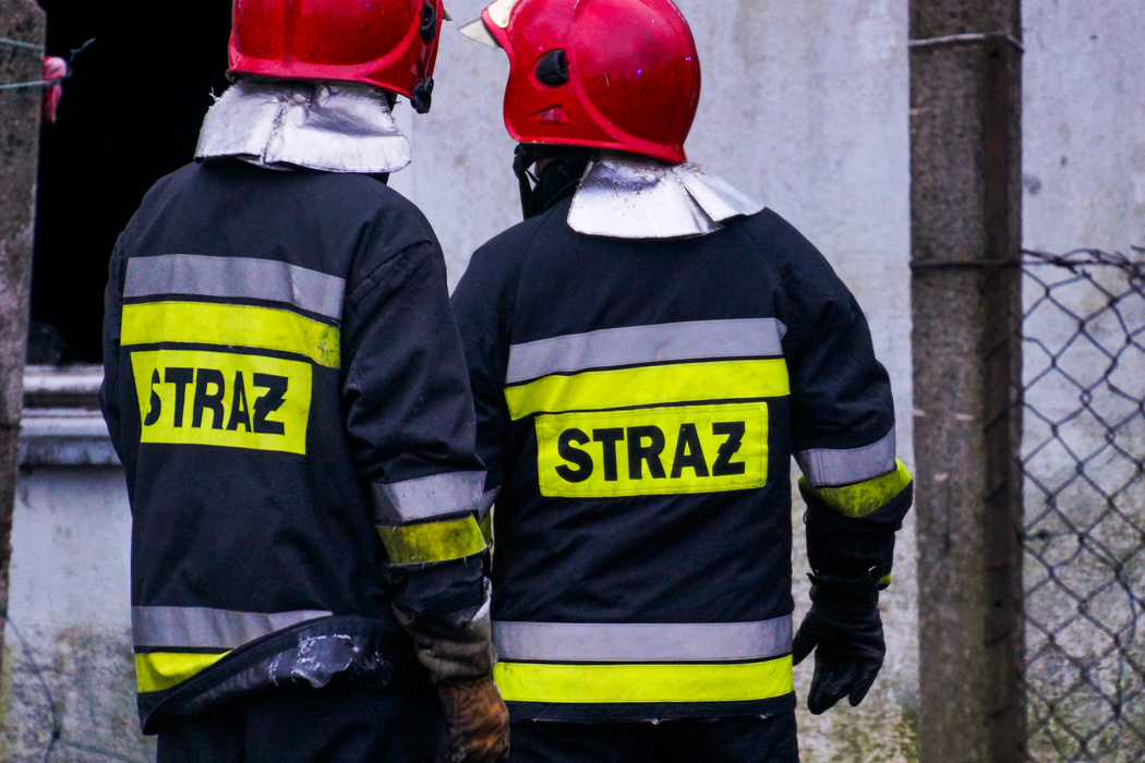 Zwęglone ciało w spalonym budynku. Makabryczne odkrycie dzień po strażackiej akcji - Zdjęcie główne