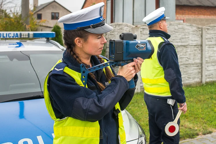 Kierowca BMW pędził w terenie zabudowanym. Dostał ogromny mandat i stracił prawo jazdy - Zdjęcie główne