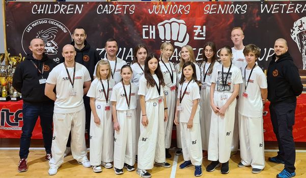 Świetny występ podopiecznych Bełchatowskiej Akademii Taekwon-Do. Wrócili z 16 medalami [FOTO] - Zdjęcie główne