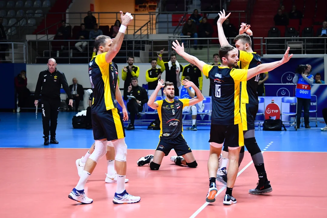 Puchar CEV 2022/23: PGE Skra jedną nogą w ćwierćfinale! - Zdjęcie główne