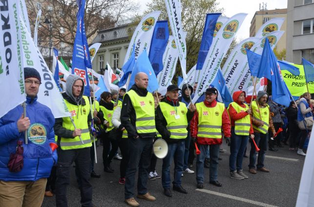 Klamka zapadła, będzie manifestacja! Związkowcy z Bełchatowa jadą do stolicy - Zdjęcie główne