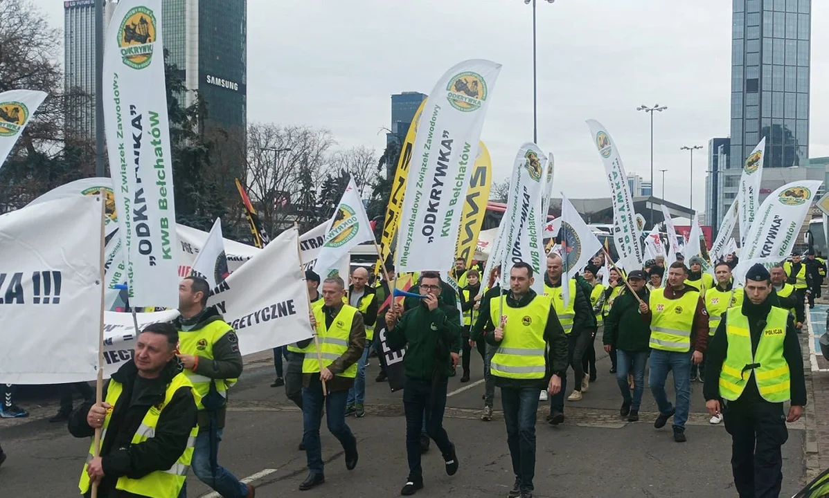 Gorąco w spółkach zależnych PGE. Szykują protest w stolicy tuż przed wyborami - Zdjęcie główne