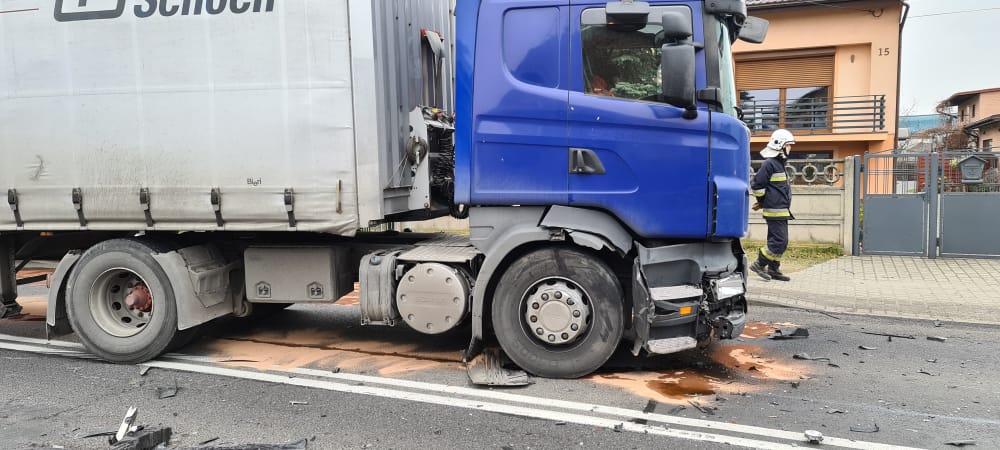 Wypadek przed szkołą w Szczercowie. Wszystkie służby na miejscu [FOTO] - Zdjęcie główne