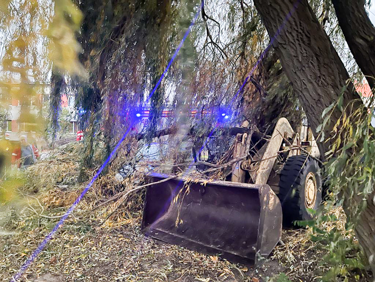 Skutki silnej wichury w Bełchatowie i powiecie. 21.10.2021