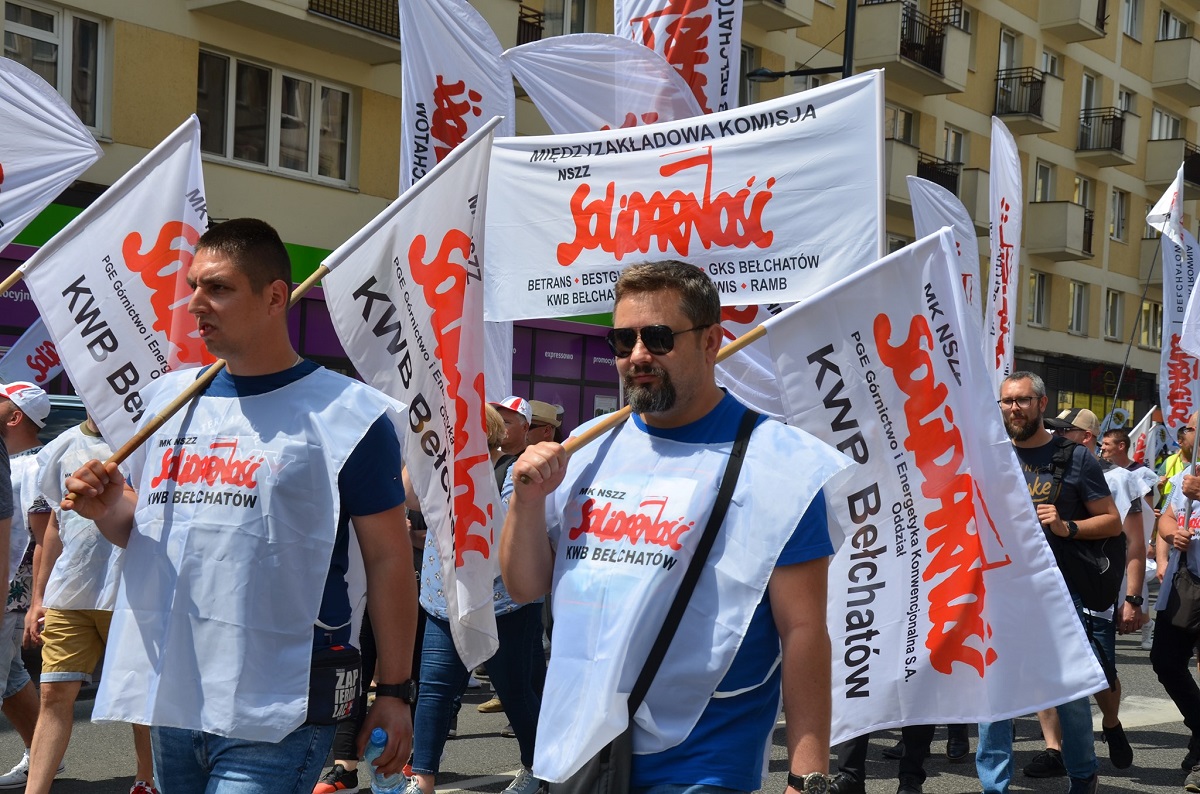 Kilka tysięcy górników i energetyków protestowało w stolicy. Wśród nich wielu związkowców z Bełchatowa [FOTO] - Zdjęcie główne