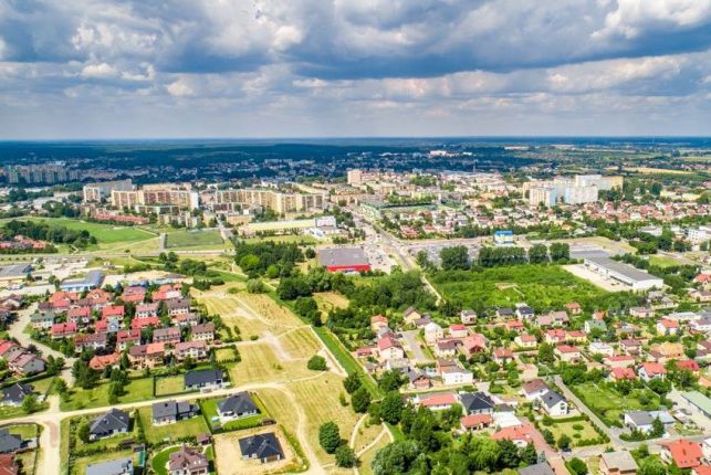 Ceny mieszkań w Bełchatowie poszybowały w górę. Częściej decydujemy się na budowę domu, choć działki wcale tanie nie są...  - Zdjęcie główne