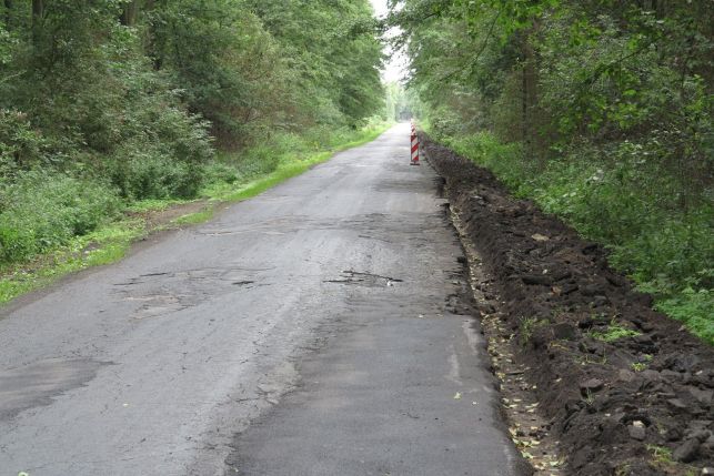 Kierowcy narzekali na dziury i wyboje. Starostwo w końcu wyremontuje drogę powiatową  - Zdjęcie główne