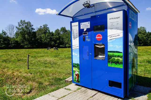 Nietypowy automat w szczerym polu. ''Kupują kierowcy TIRów, lekarze i księża'' - Zdjęcie główne