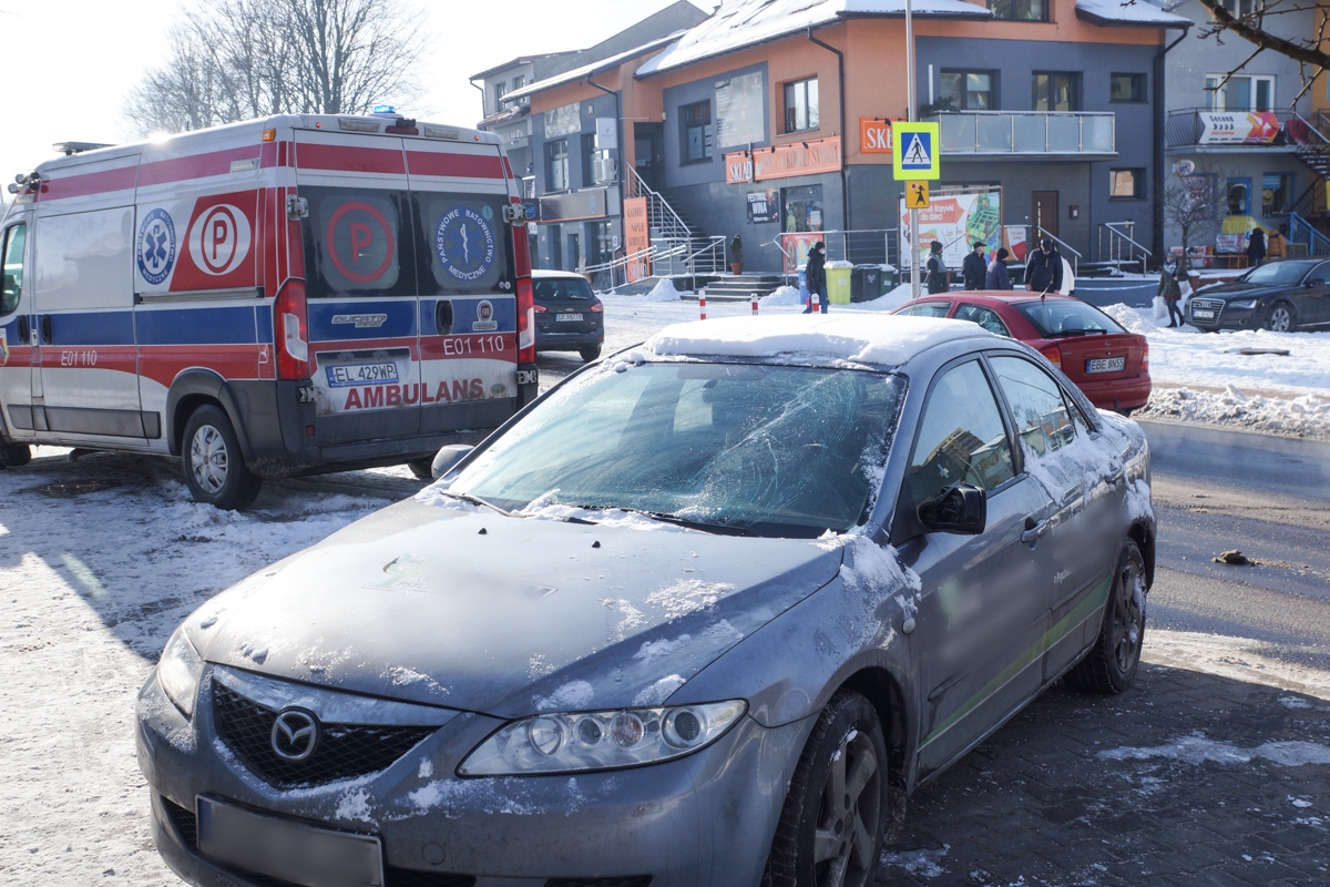 Mężczyzna potrącony na Wojska Polskiego. Karetka pogotowia i policja na miejscu [FOTO] - Zdjęcie główne