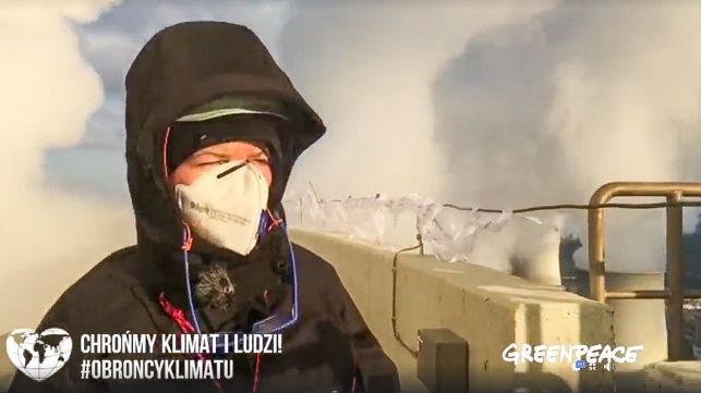 Wywiesili flagi na szczycie chłodni. Aktywiści zostają na kolejną noc [NOWE ZDJĘCIA][FILM] - Zdjęcie główne