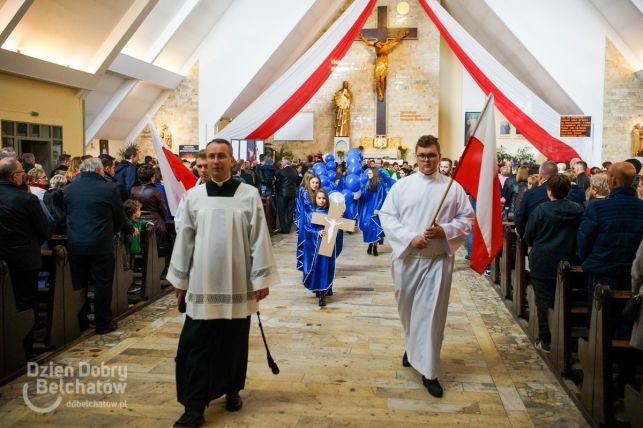 Święto Niepodległości w Bełchatowie. Różaniec z balonów poszybował do nieba [FOTO][VIDEO] - Zdjęcie główne