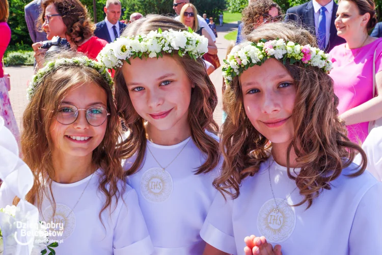 Pierwsza Komunia Święta w Bełchatowie. Uroczystości w kościele pw. Miłosierdzia Bożego [FOTO] - Zdjęcie główne