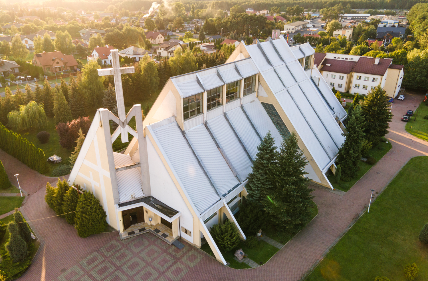 Ile podatku płacą księża i na czym zarabiają? Sprawdzamy, jak to wygląda w Bełchatowie - Zdjęcie główne