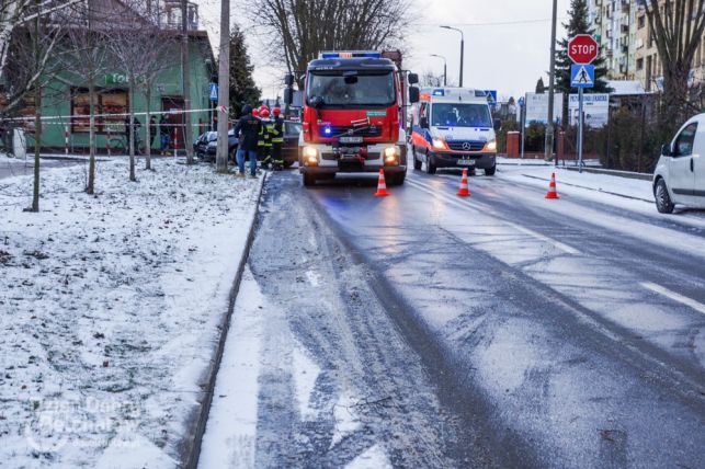 3 promile i śliska osiedlowa droga. Kompletnie pijana kobieta wjechała w słup energetyczny [FOTO] - Zdjęcie główne
