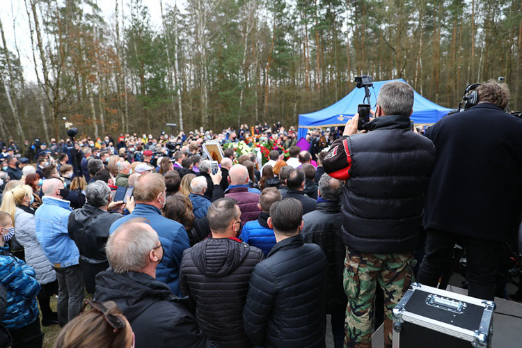 Bełchatowianie na pogrzebie Krzysztofa Krawczyka. To było sentymentalne pożegnanie [FOTO] - Zdjęcie główne