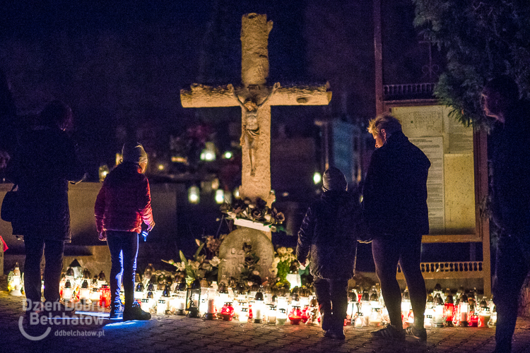 Bełchatowski cmentarz nocą