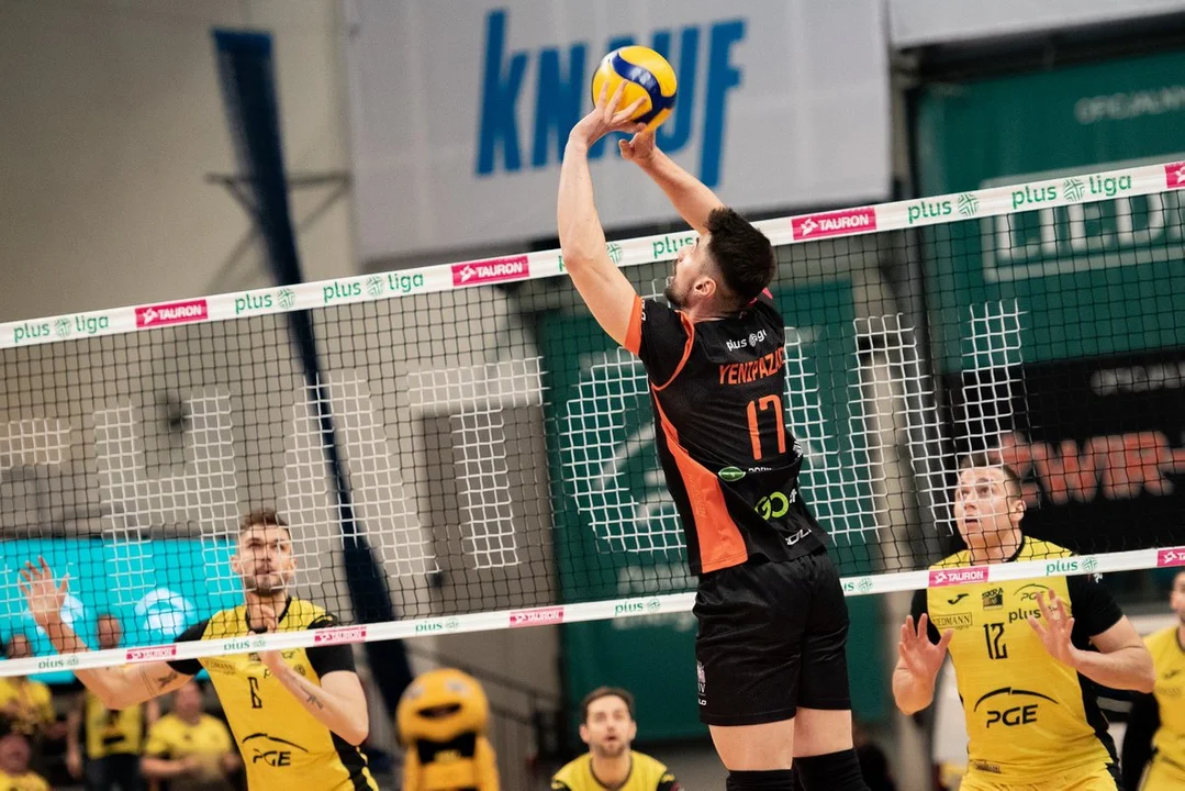 PlusLiga 2022/23: PGE Skra upokorzona na własnym parkiecie! - Zdjęcie główne