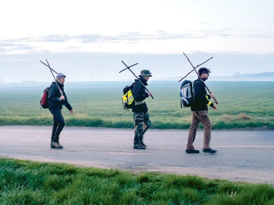 Pokonają nocą w samotności ponad 40 km. Wierni przejdą przez teren bełchatowskiej kopalni - Zdjęcie główne