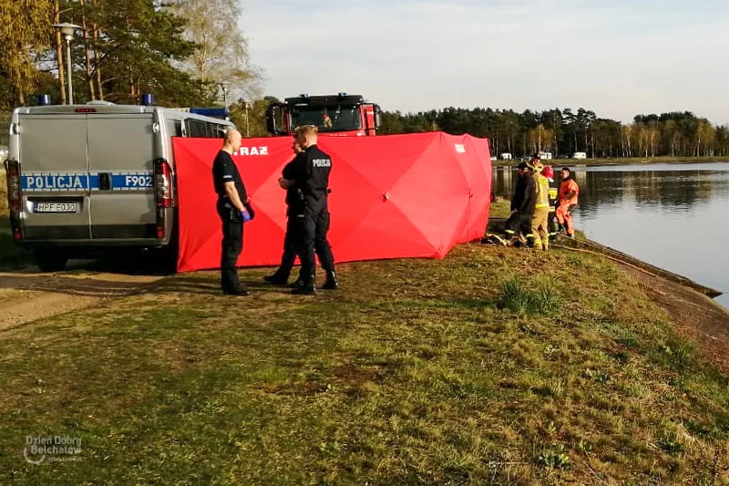 Dramatyczne sceny na Słoku, topiły się dwie osoby. Trwa akcja reanimacyjna - Zdjęcie główne