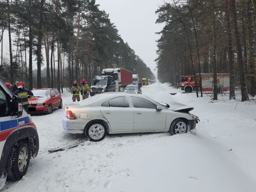 UWAGA kierowcy! Wypadek pod Bełchatowem. Droga jest całkowicie zablokowana [AKTUALIZACJA] - Zdjęcie główne