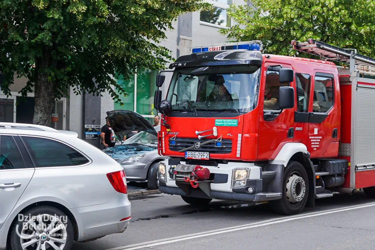 Pożar samochodu w centrum miasta. Interweniowali strażacy [FOTO] - Zdjęcie główne